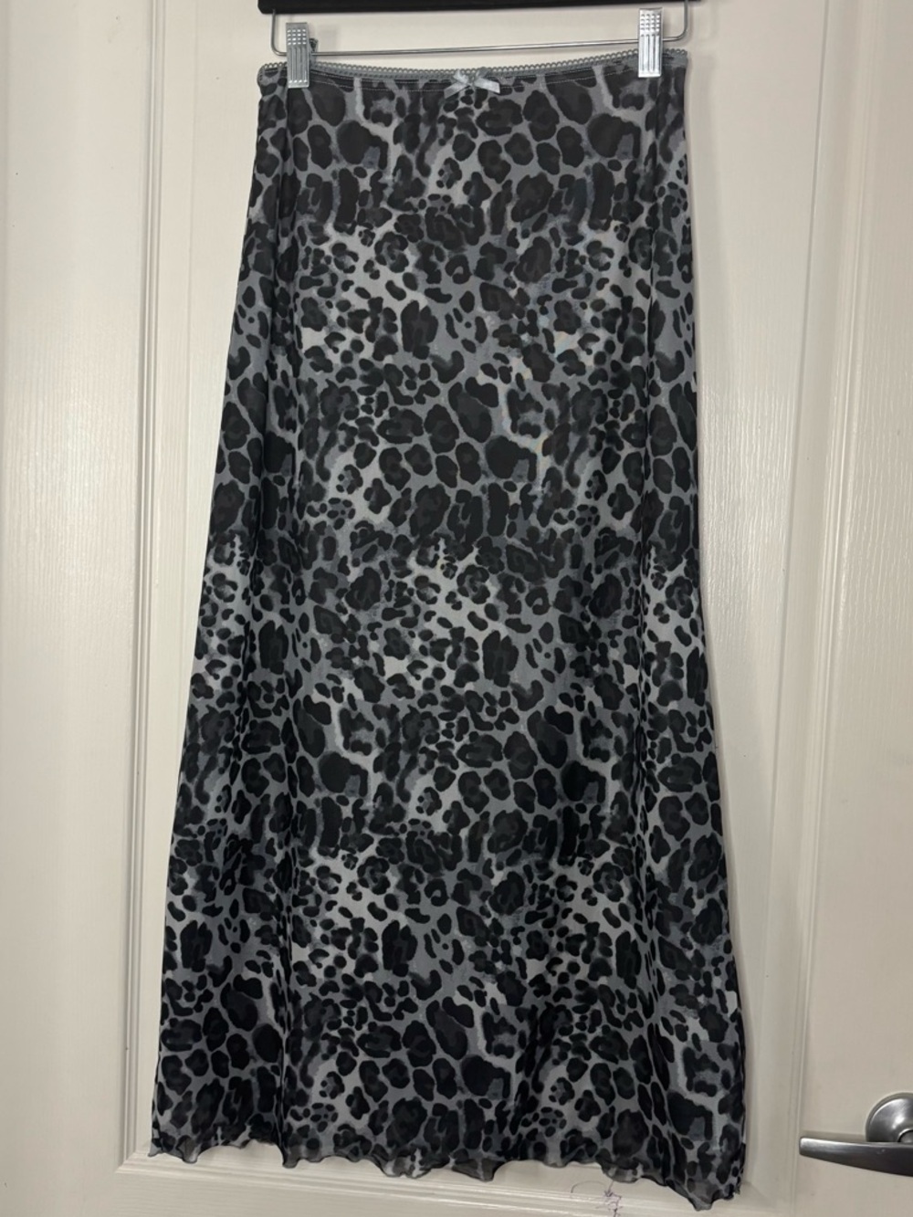Gray Leopard Print Maxi Skirt - Sleek Animal Pattern